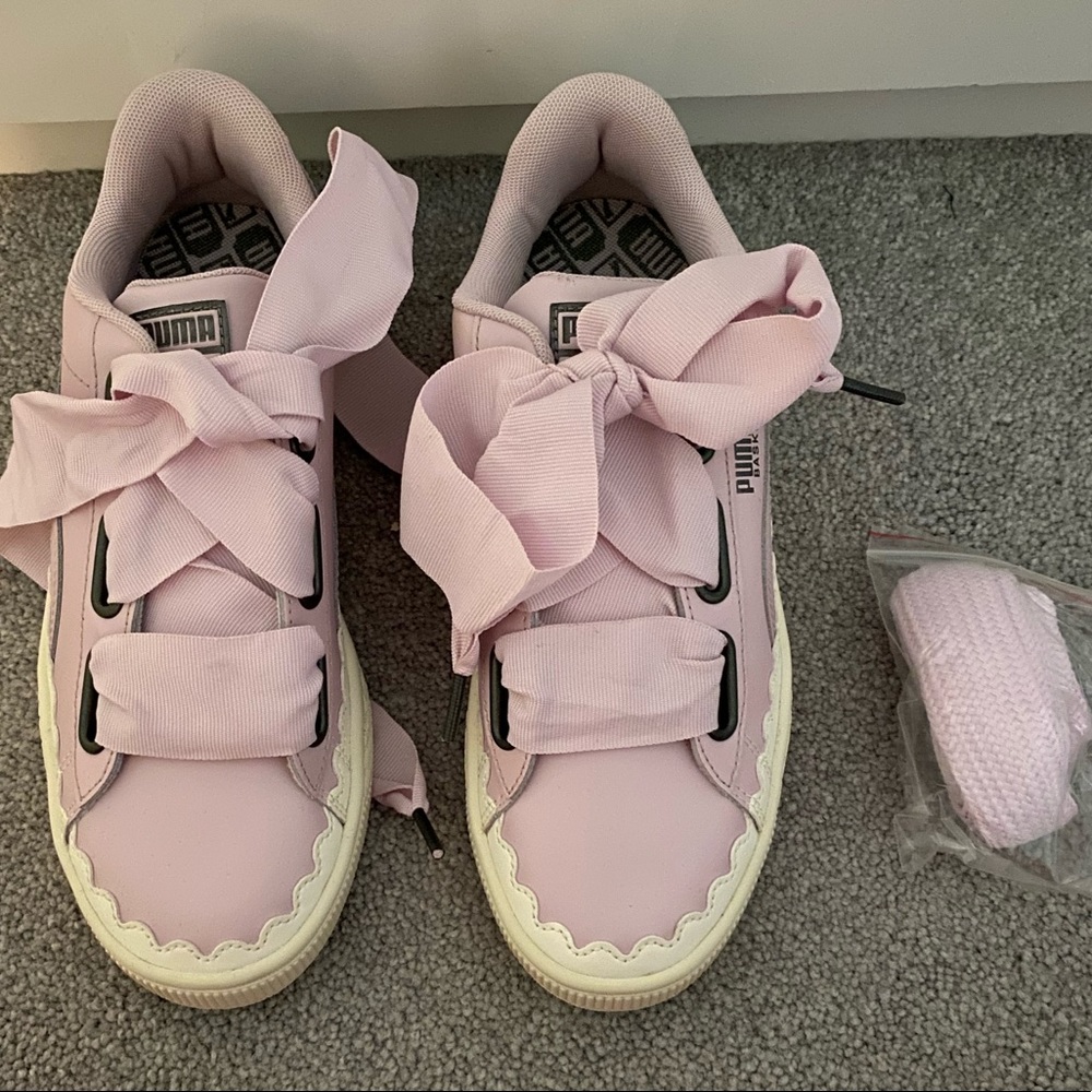 Super cute BRAND NEW PUMA sneakers! SIZE 7.5